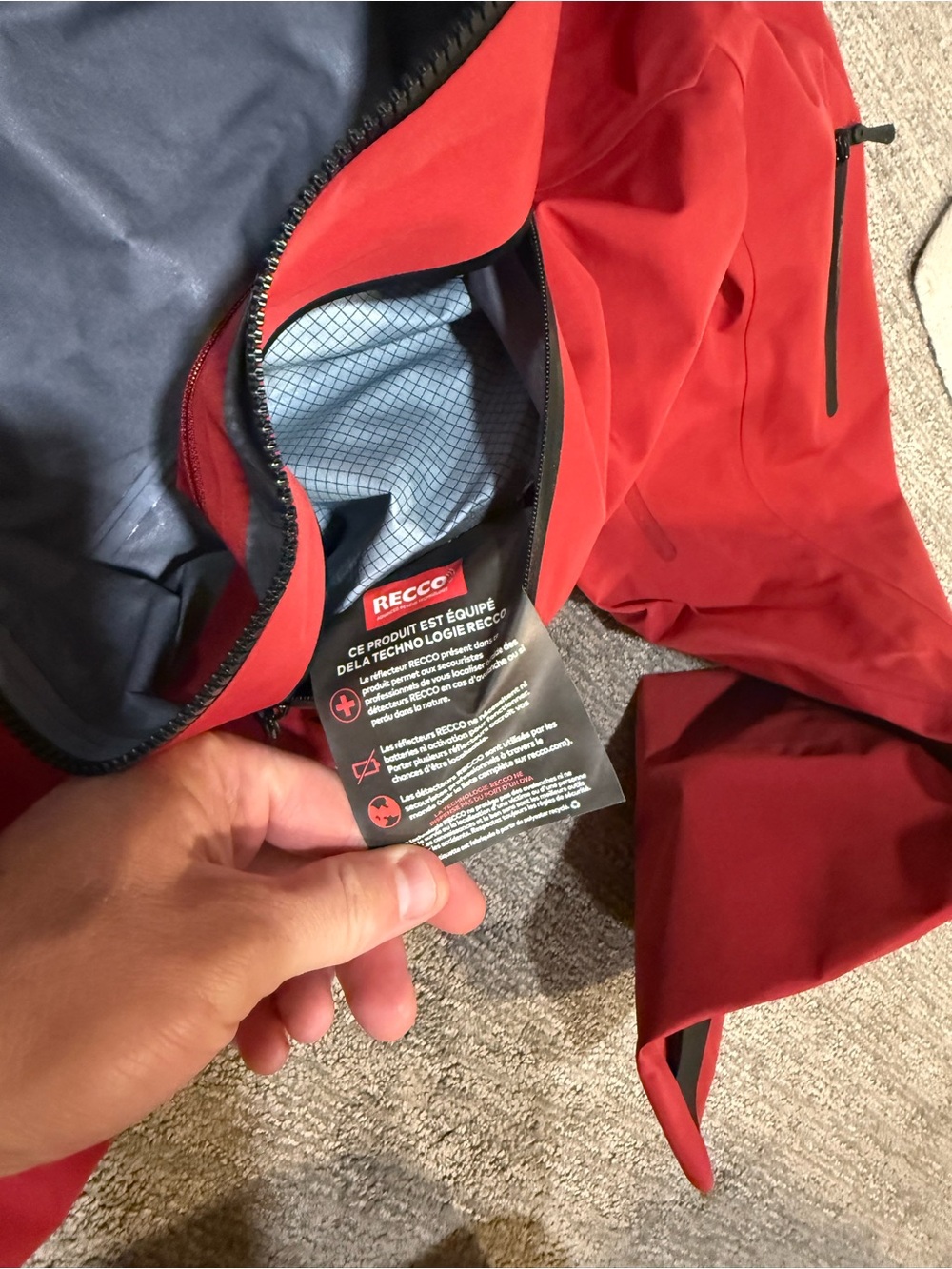 Arc'teryx Men’s Red alpha sv goretex pro Jacket - Picture 5 of 7